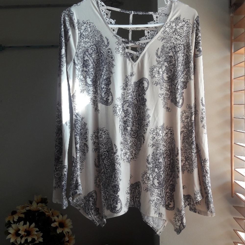 Woman's buckle long sleeve